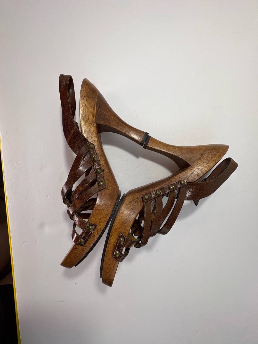 Mia Brown Leather Wood Studded Heels Size 8 Pre Owned Y2K